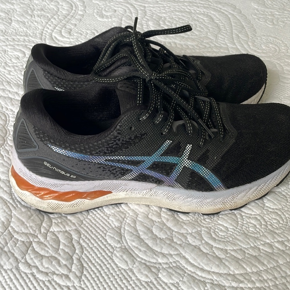 ASICS Gel Nimbus 23. Size 9